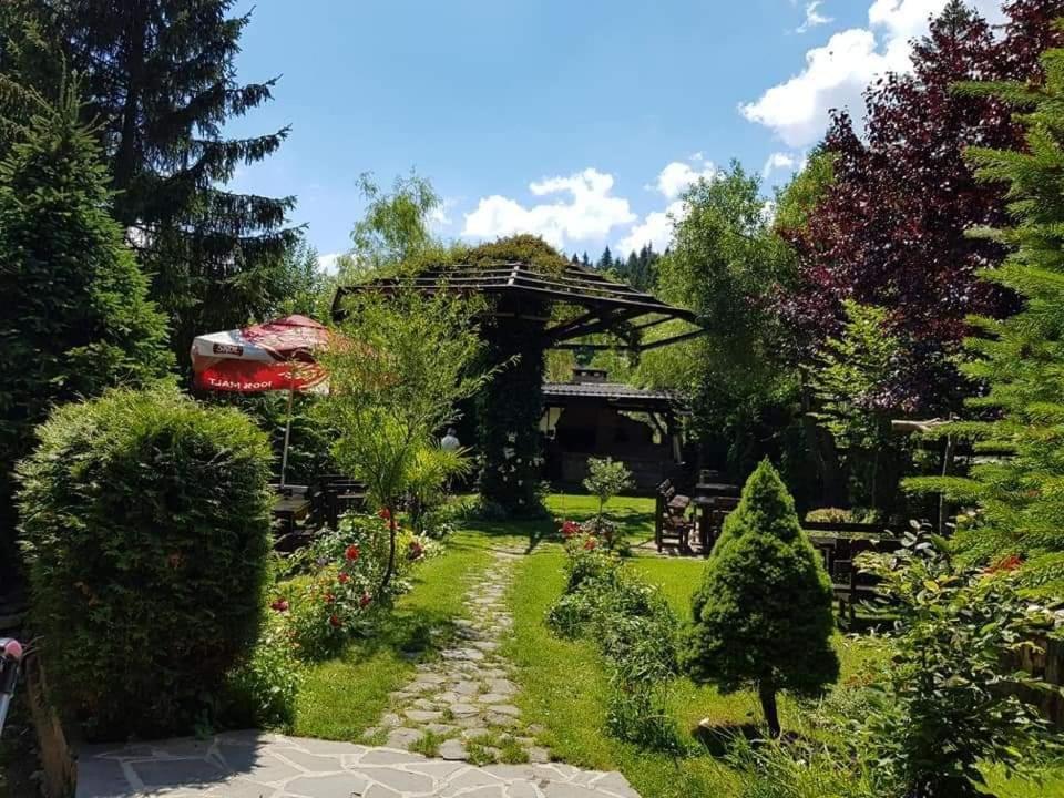 Zahrada ubytování Aigi Rooms Vila