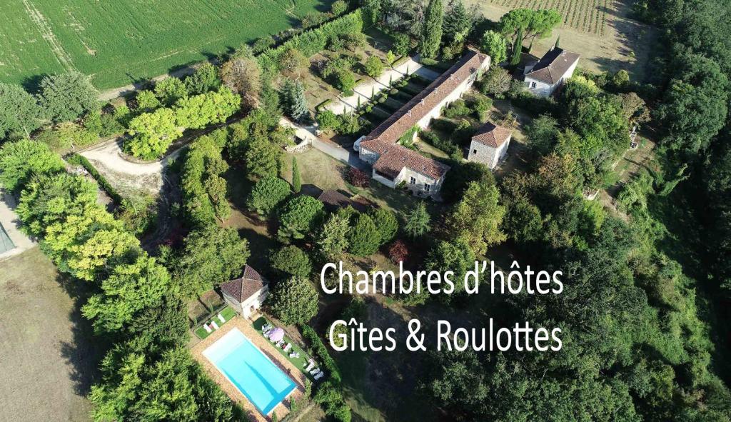 an overhead view of a house with a pool and trees at Domaine de la Brette in Condom