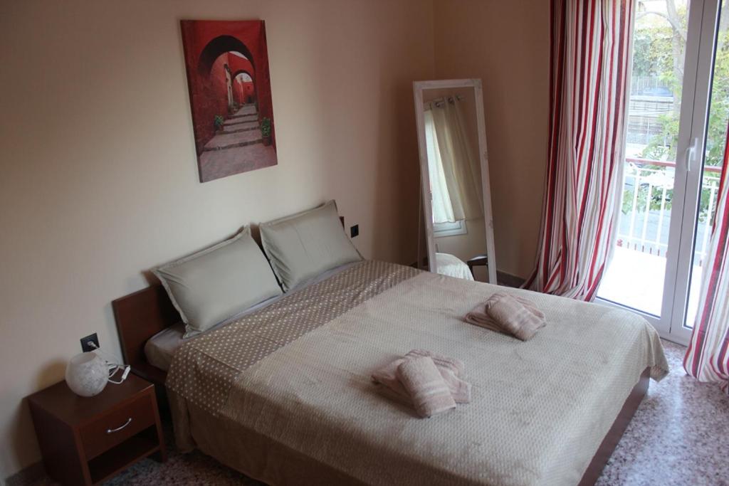 Posteľ alebo postele v izbe v ubytovaní Capital apartment next to Metro station with parking spot to explore Athens