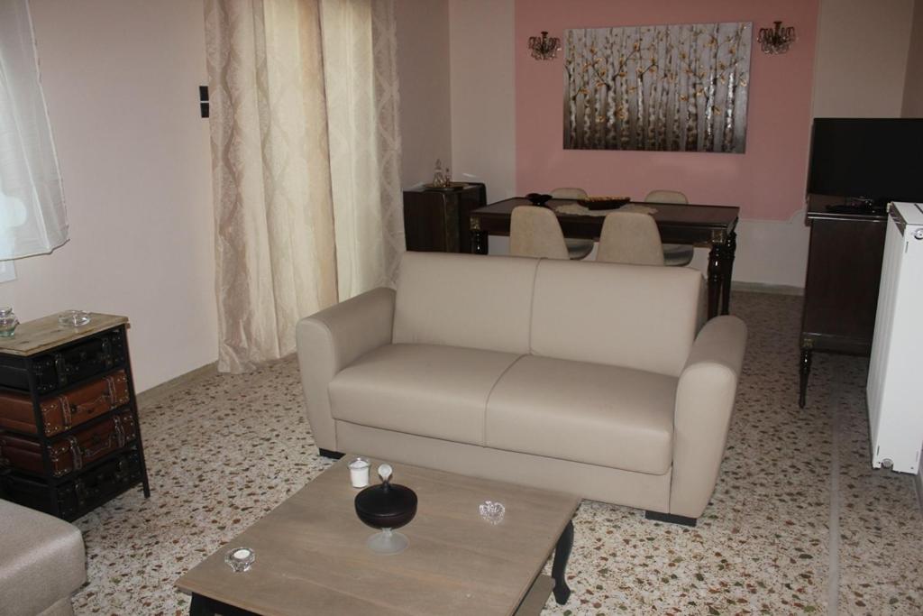 Posedenie v ubytovaní Capital apartment next to Metro station with parking spot to explore Athens
