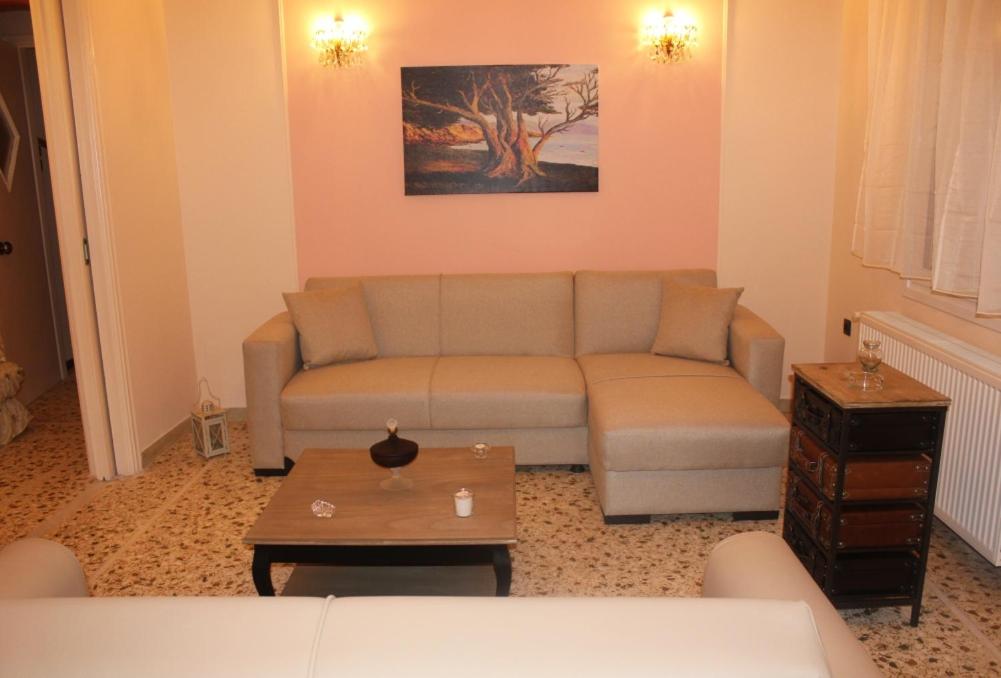 Posedenie v ubytovaní Capital apartment next to Metro station with parking spot to explore Athens