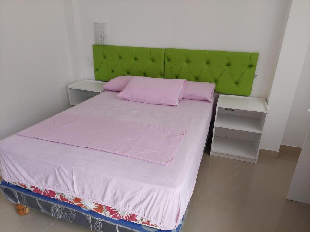 Postel nebo postele na pokoji v ubytování Hotel Almond Beach