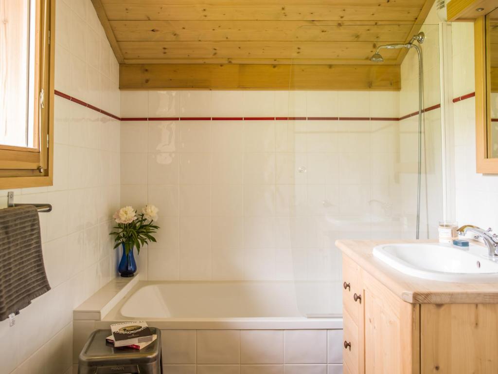a bathroom with a sink and a bath tub at Les Chalets des Liarets in Chamonix
