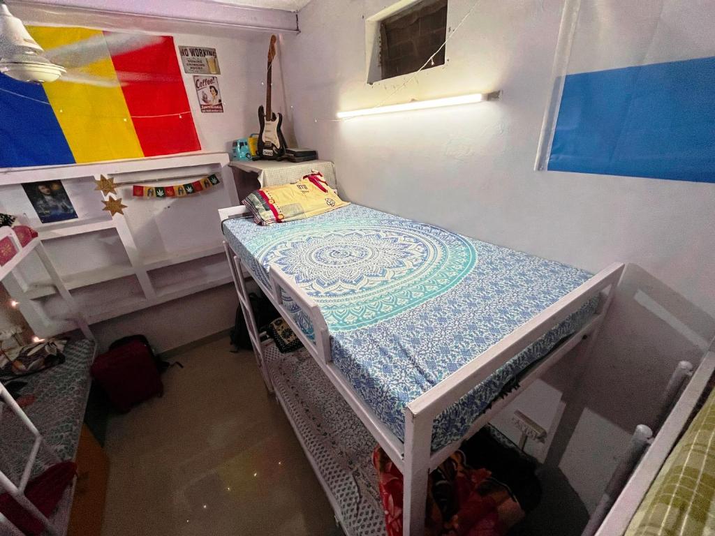 Ένα ή περισσότερα κρεβάτια σε δωμάτιο στο Zigzag Homestay