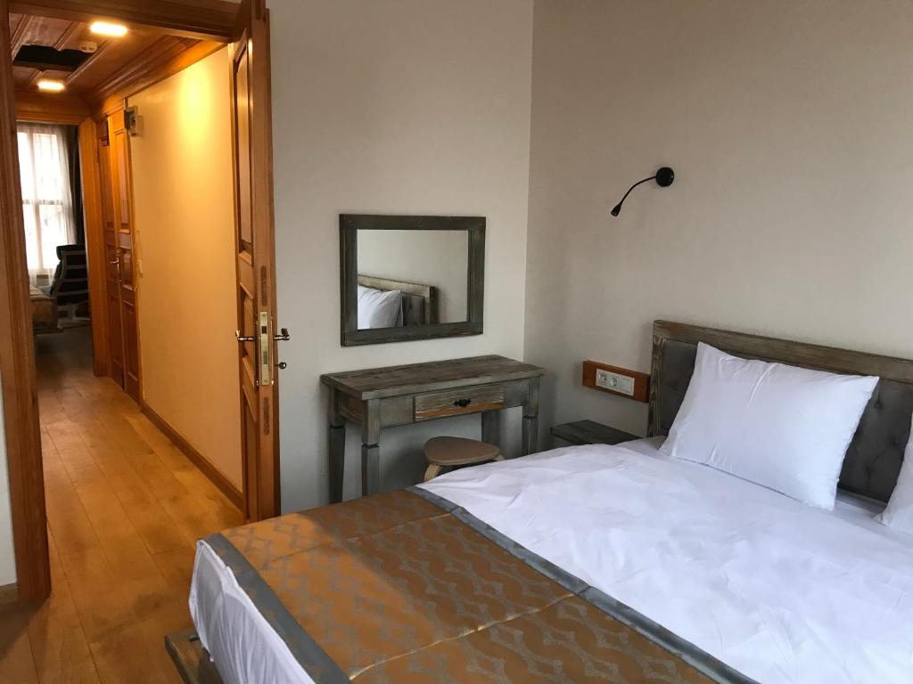 A bed or beds in a room at Green Mansion