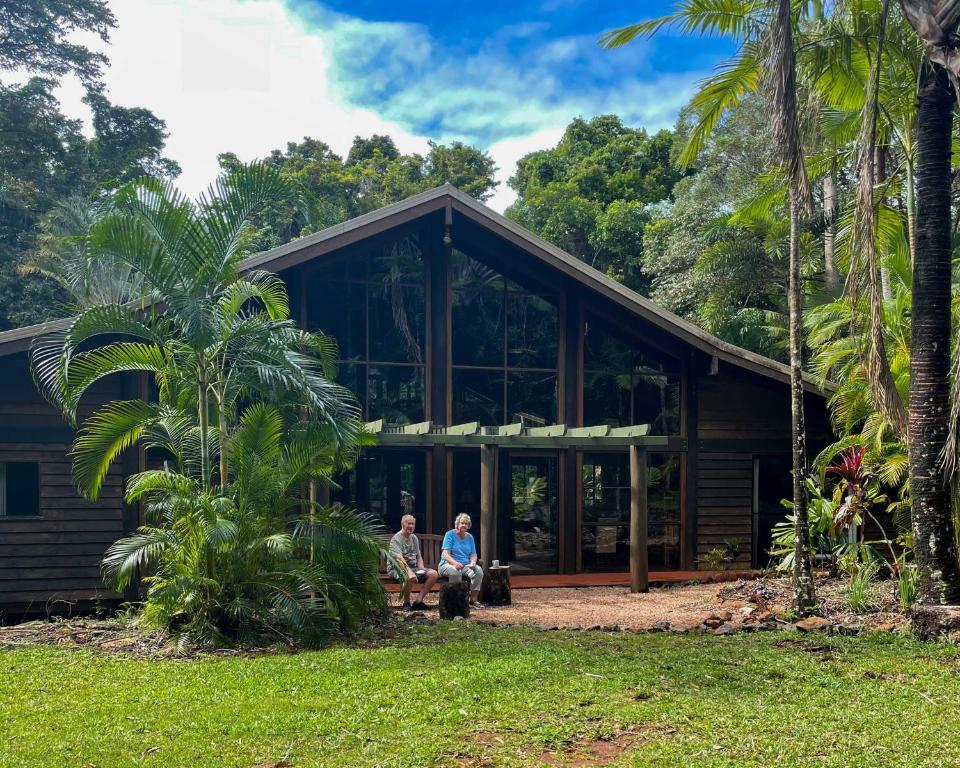 Wait-a-While Eco Retreat外面的花园