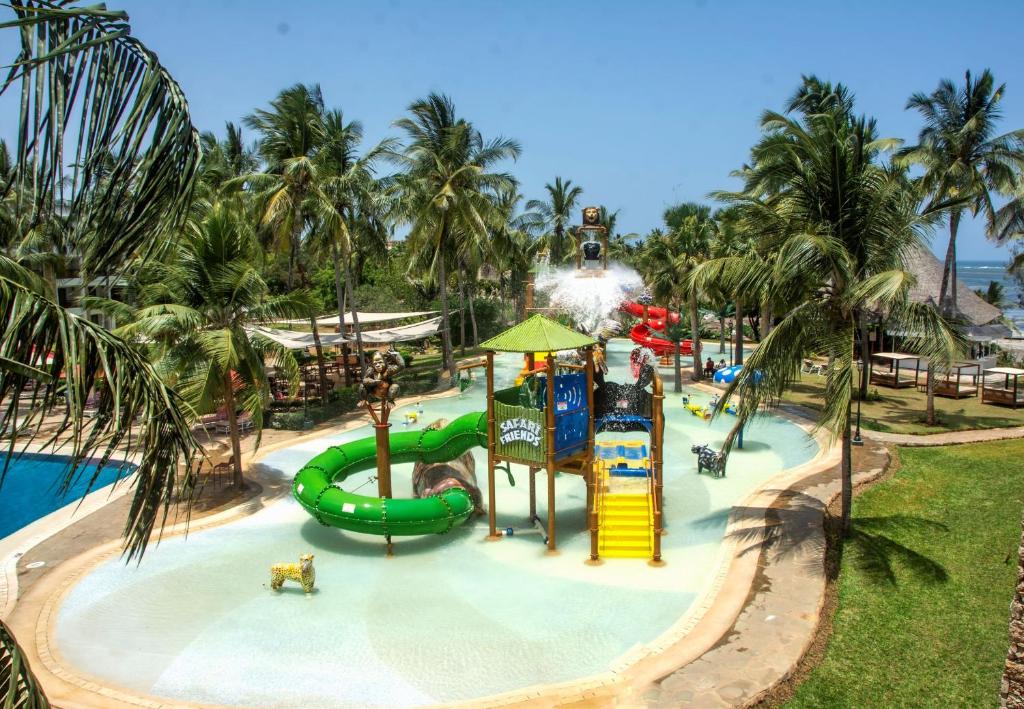 Bazén v ubytování PrideInn Paradise Beach Resort & Spa Mombasa nebo v jeho okolí
