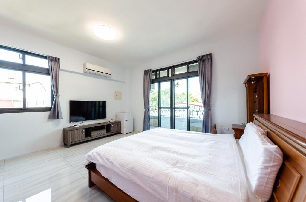 Dragon Crane Resort - Queen Room With Balcony