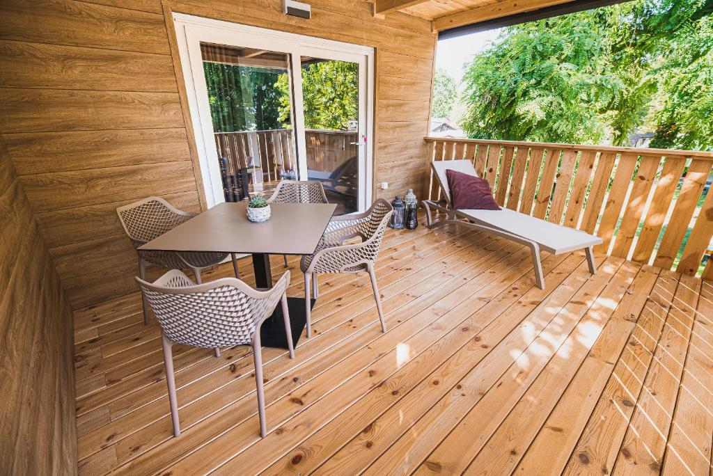 Balkón nebo terasa v ubytování Premium Mobile Tree House with Thermal Riviera Tickets