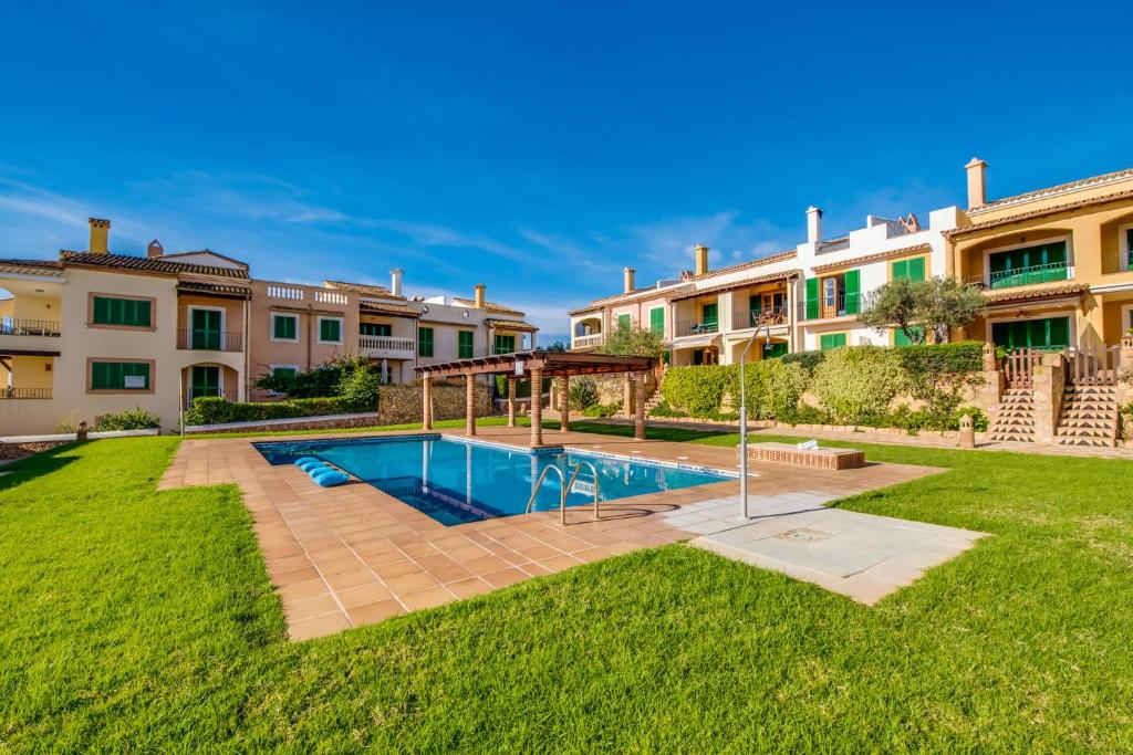 Bazén v ubytování Ideal Property Mallorca - Blau Mari nebo v jeho okolí