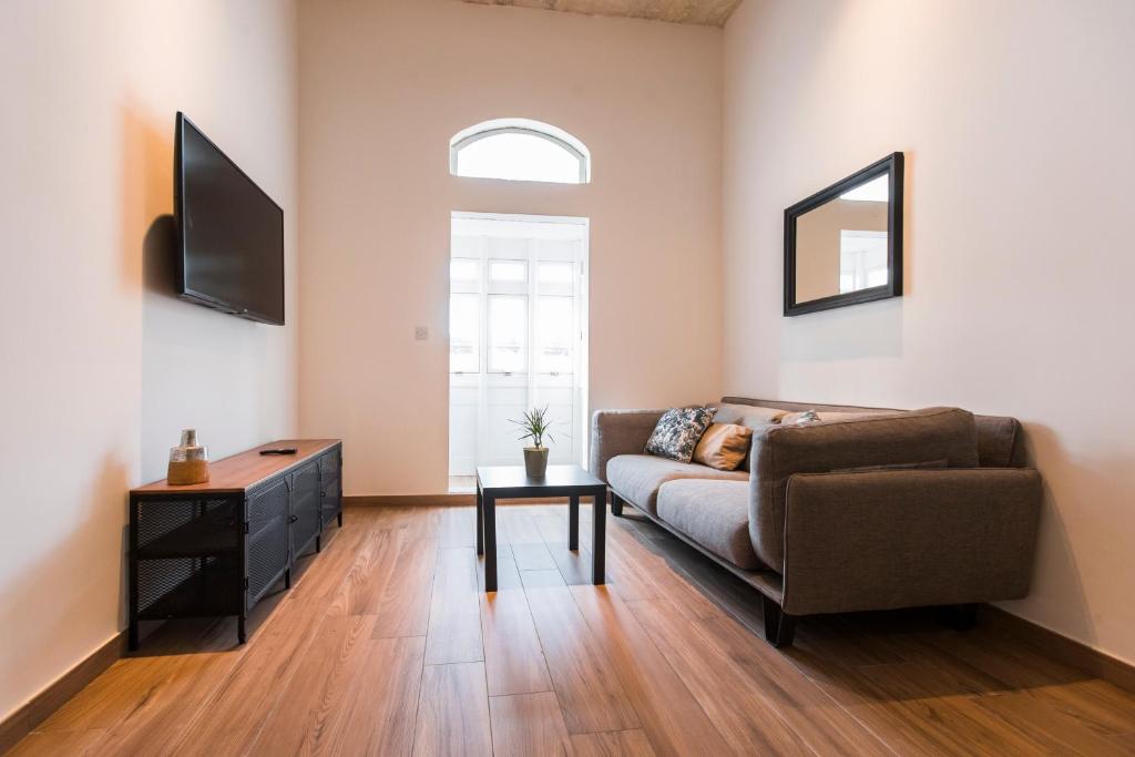 Valletta Collection - 101 Republic - 3