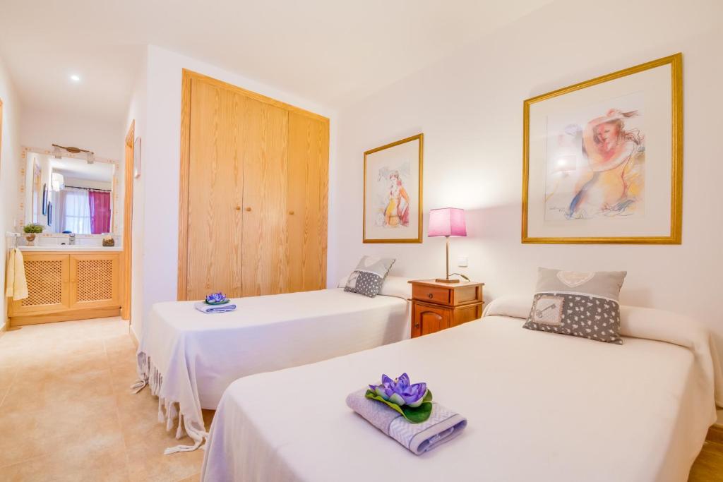 Postel nebo postele na pokoji v ubytování Ideal Property Mallorca - Blau Mari