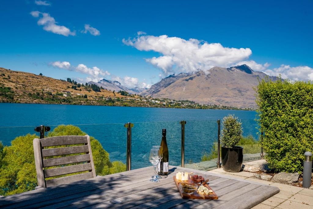 Lake Front 3-bedroom Apartment with Lake Access - Resim 12