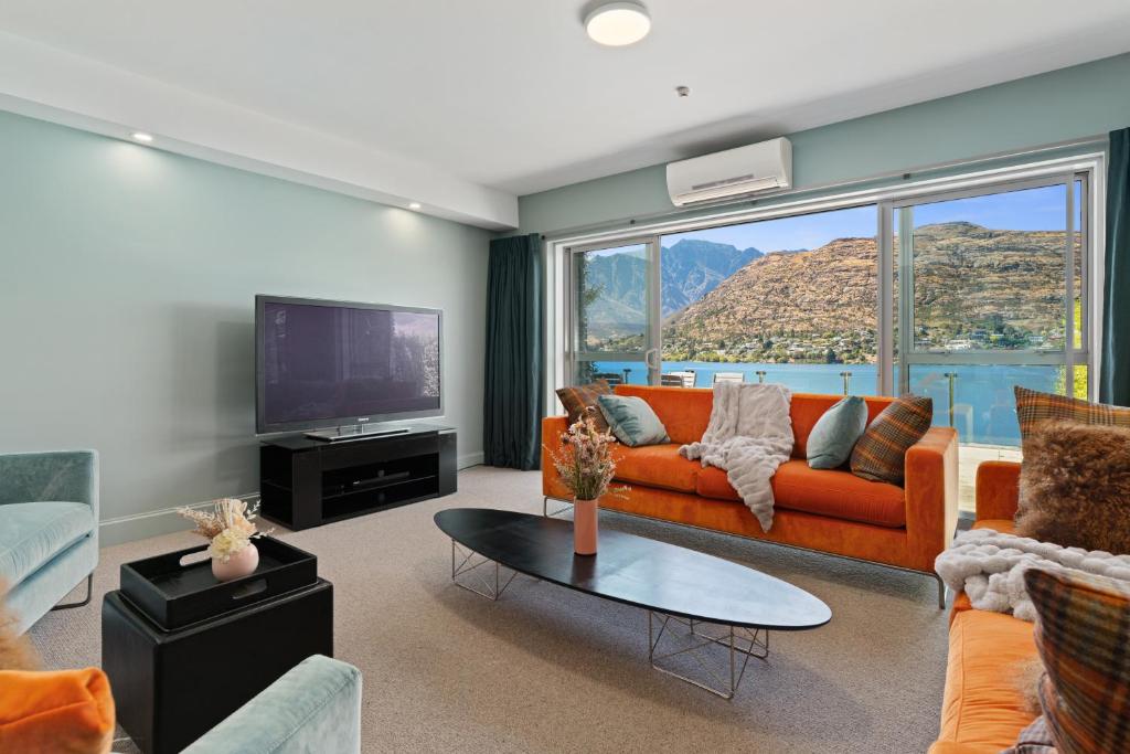 Lake Front 3-bedroom Apartment with Lake Access - Resim 5