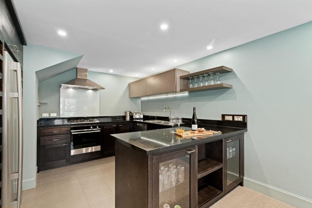 Lake Front 3-bedroom Apartment with Lake Access - Resim 13