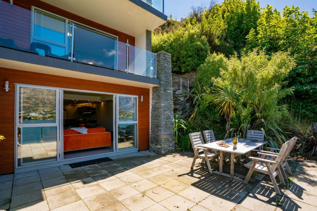 Lake Front 3-bedroom Apartment with Lake Access - Resim 23