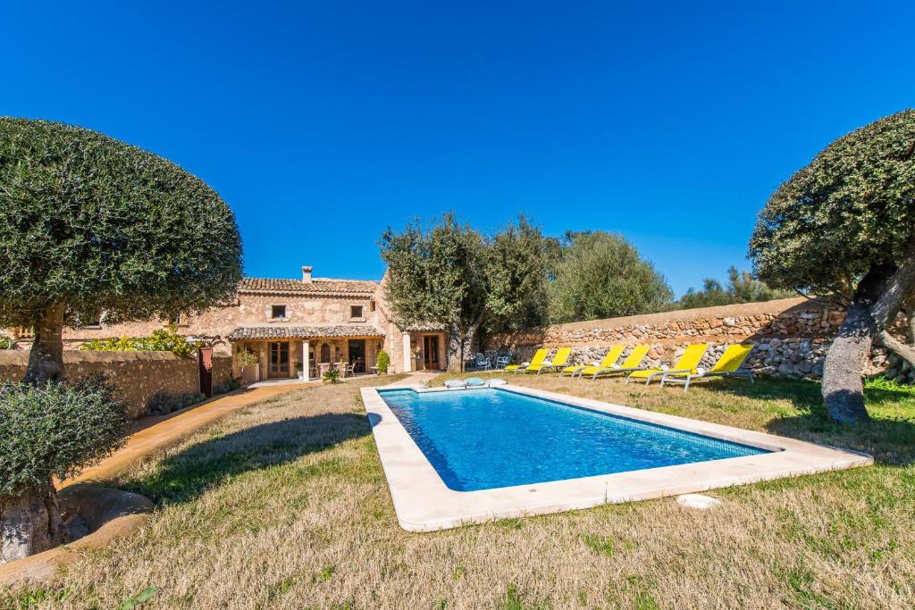 an external view of a villa with a swimming pool at Can Gelat in Costitx