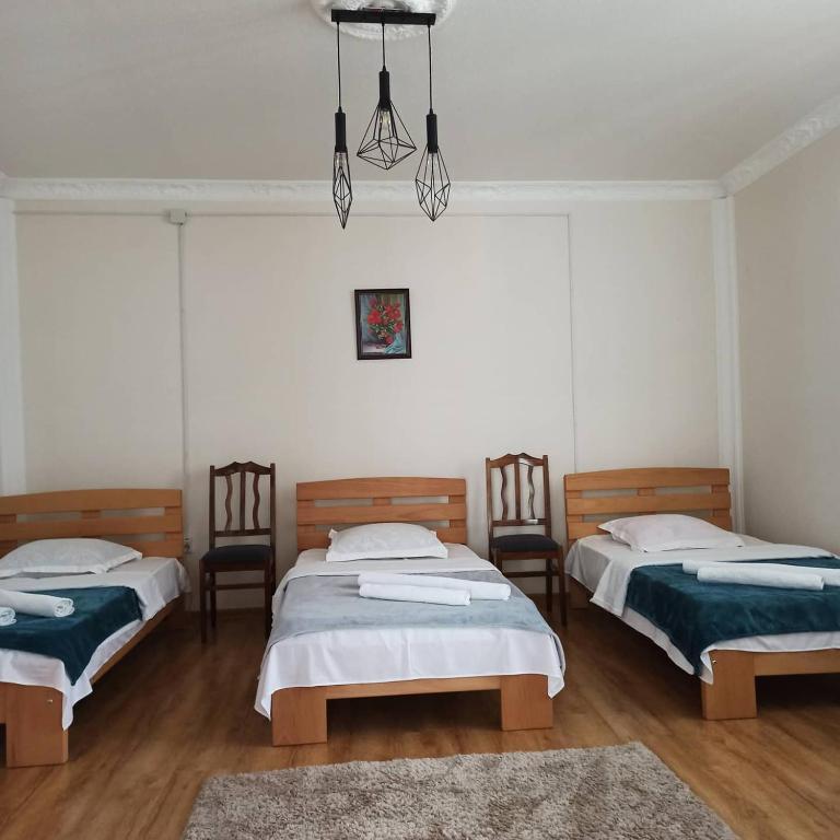 Postel nebo postele na pokoji v ubytování Leila's Guest House