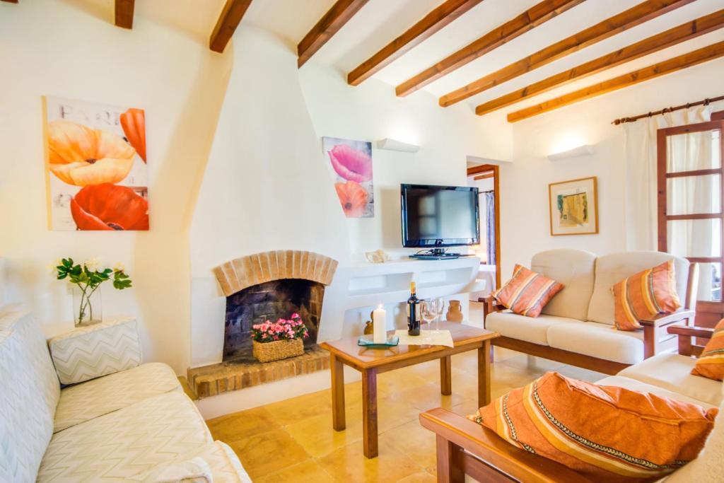 TV a/nebo společenská místnost v ubytování Ideal Property Mallorca - Can Comaro