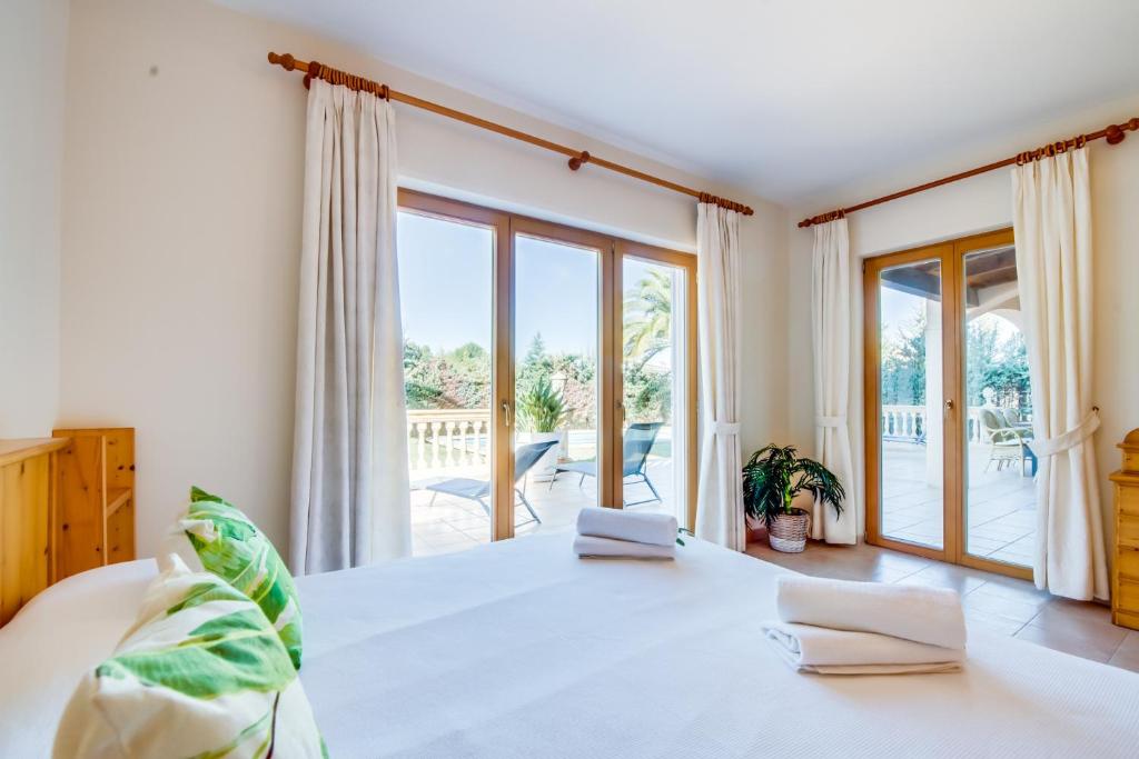 Postel nebo postele na pokoji v ubytování Ideal Property Mallorca - Aran Berna