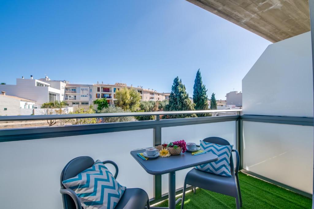 a table and chairs on a balcony with a view at Ideal Property Mallorca - Mar Blau in Alcudia