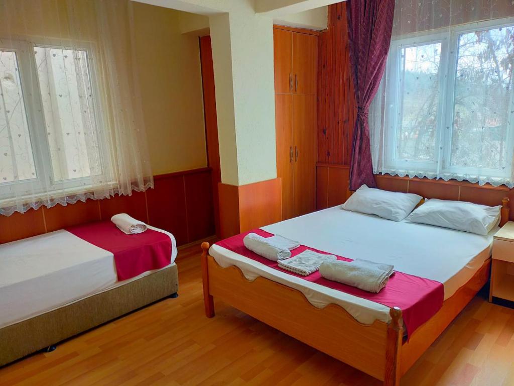Postel nebo postele na pokoji v ubytování Mustafa Hotel