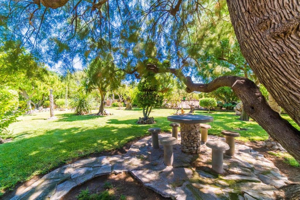 A garden outside Ideal Property Mallorca - Sort Llarga