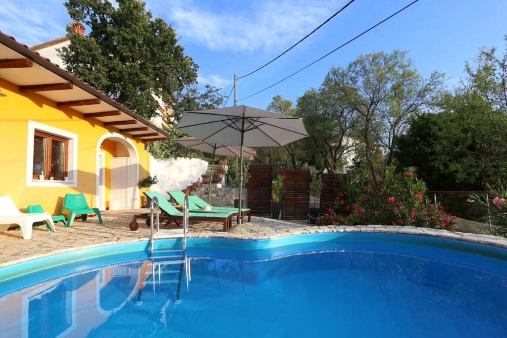 Basen w obiekcie Villa Deborah lub w pobliżu