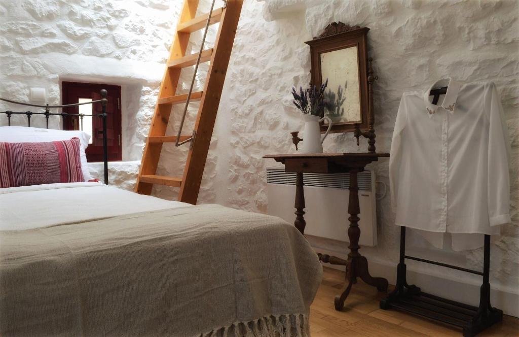 Posteľ alebo postele v izbe v ubytovaní Lithos Stone Suites