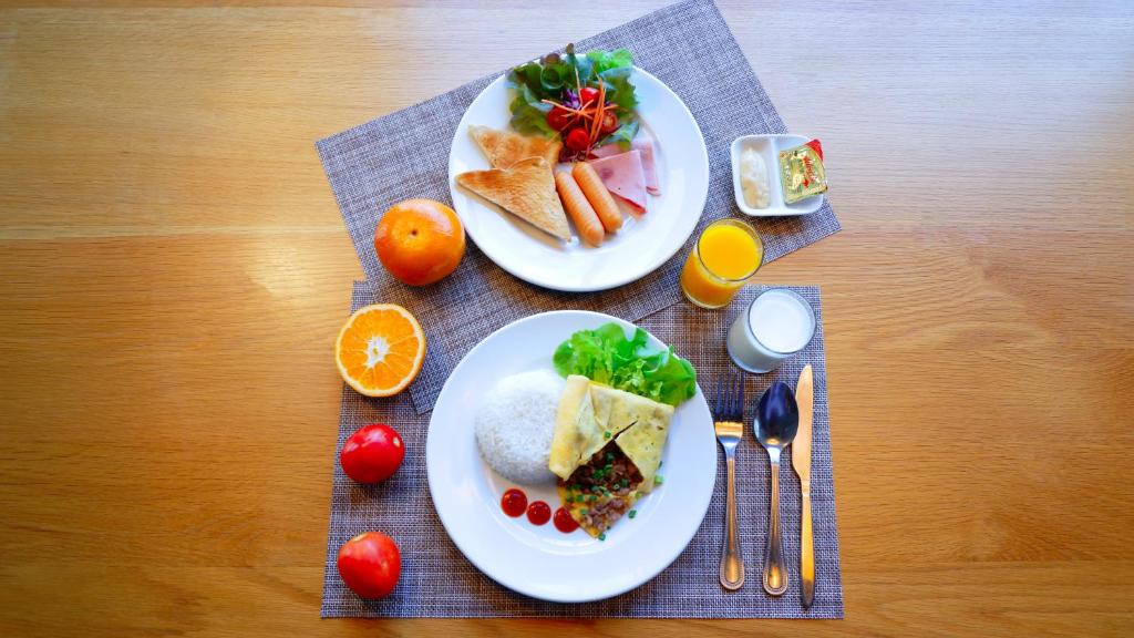 ホテルの敷地内または近くでの食事または食べ物