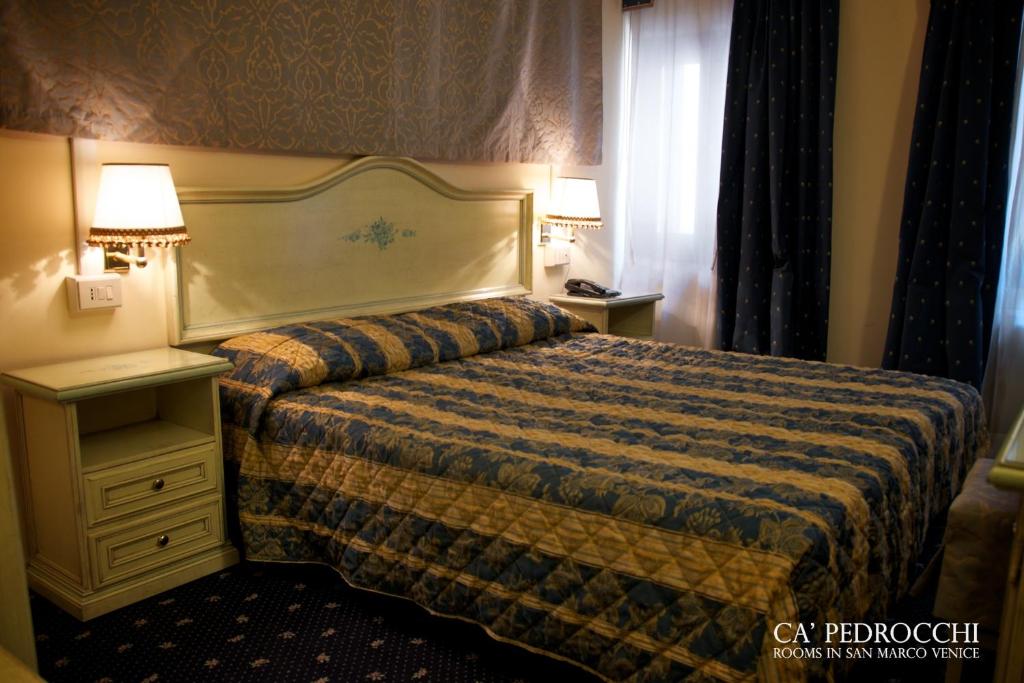 a bedroom with a bed and a lamp at Ca' Pedrocchi in Venice