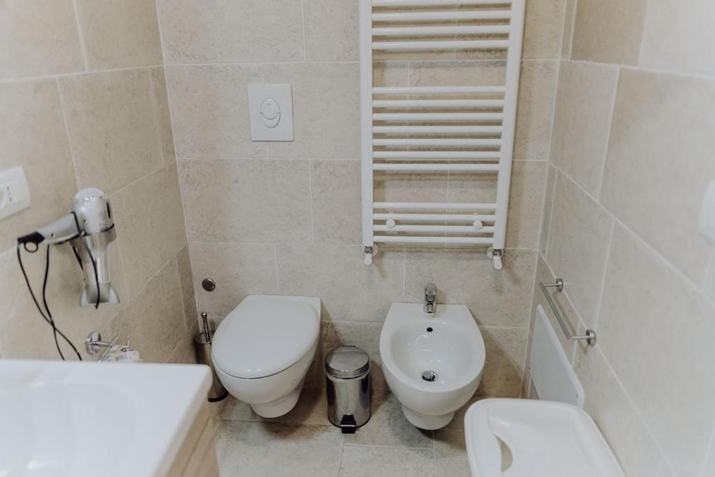 A bathroom at Casa Vacanza Portanuova Monopoli by MONHOLIDAY