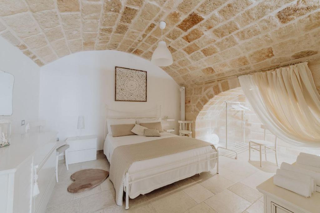 A bed or beds in a room at Casa Vacanza Portanuova Monopoli by MONHOLIDAY