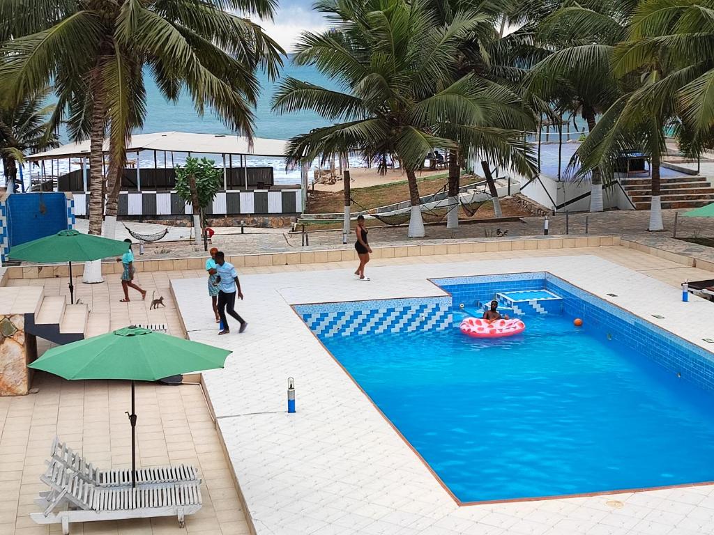 Uma vista da piscina em ELLISA HOSPITALITY and SPA ou nas proximidades