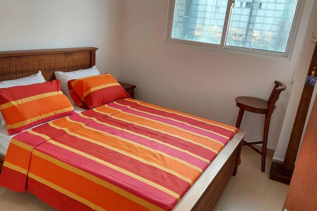 Кровать или кровати в номере Jays Apartment - Colombo 02 at the heart of convenience