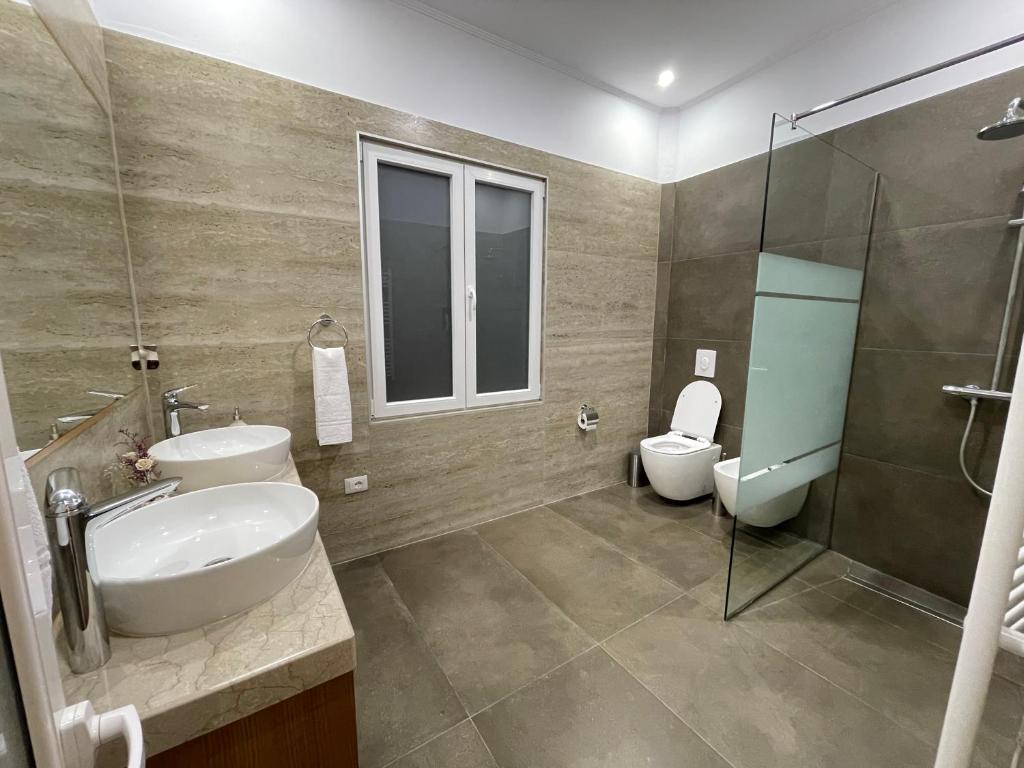 Joni & Joy Center Apartment - Image 7