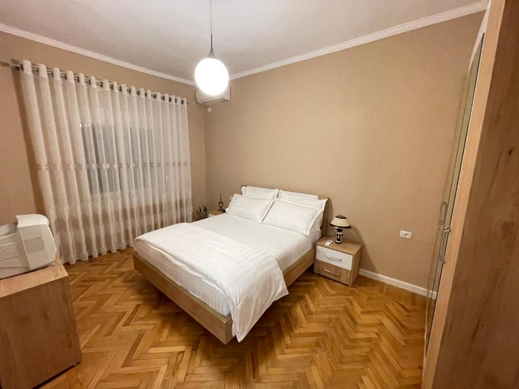 Joni & Joy Center Apartment - Image 10