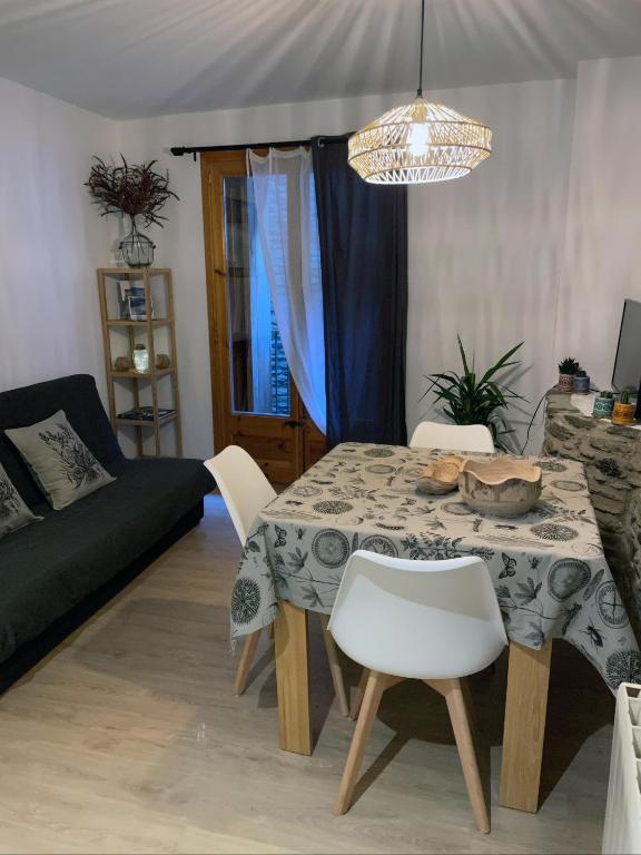 A seating area at Apartaments Albiñana