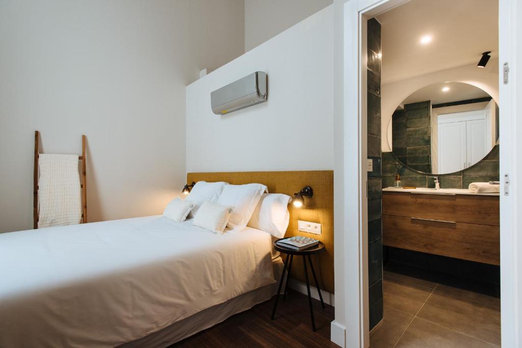 Posteľ alebo postele v izbe v ubytovaní La Sillería de Triana by Magno Apartments