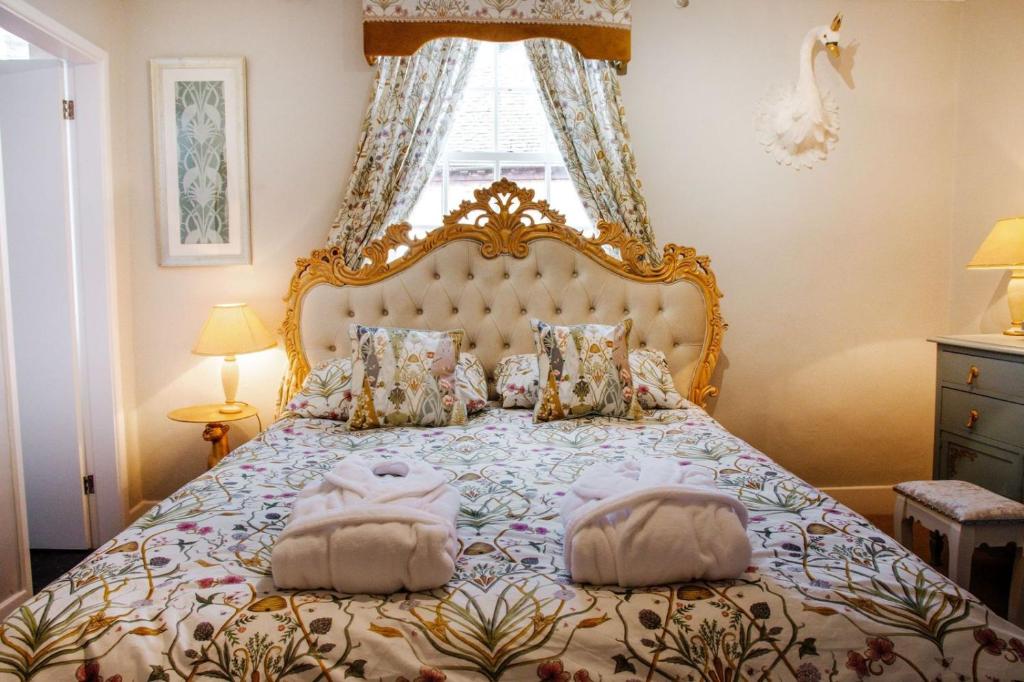 a bedroom with a king sized bed with a canopy at Whispering Place in the heart of Bewdley in Bewdley
