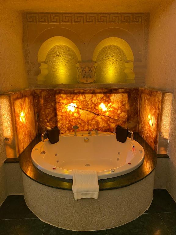 Abu Hayat Cave Suites - King Suite With Spa Bath