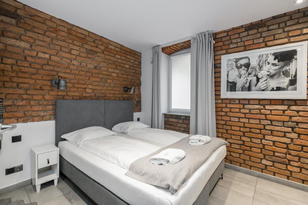 Cama ou camas em um quarto em Old Town Underground Level Apartments by Renters
