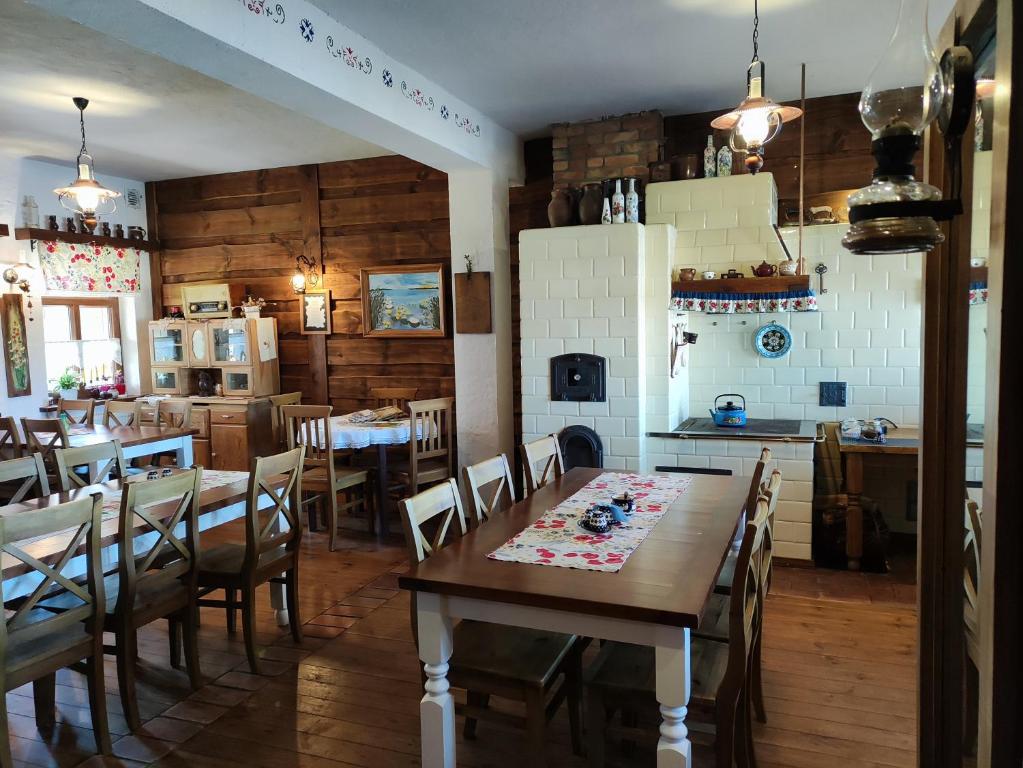 Kuchyň nebo kuchyňský kout v ubytování Dolina Biebrzy - Ośrodek Agroturystyczny