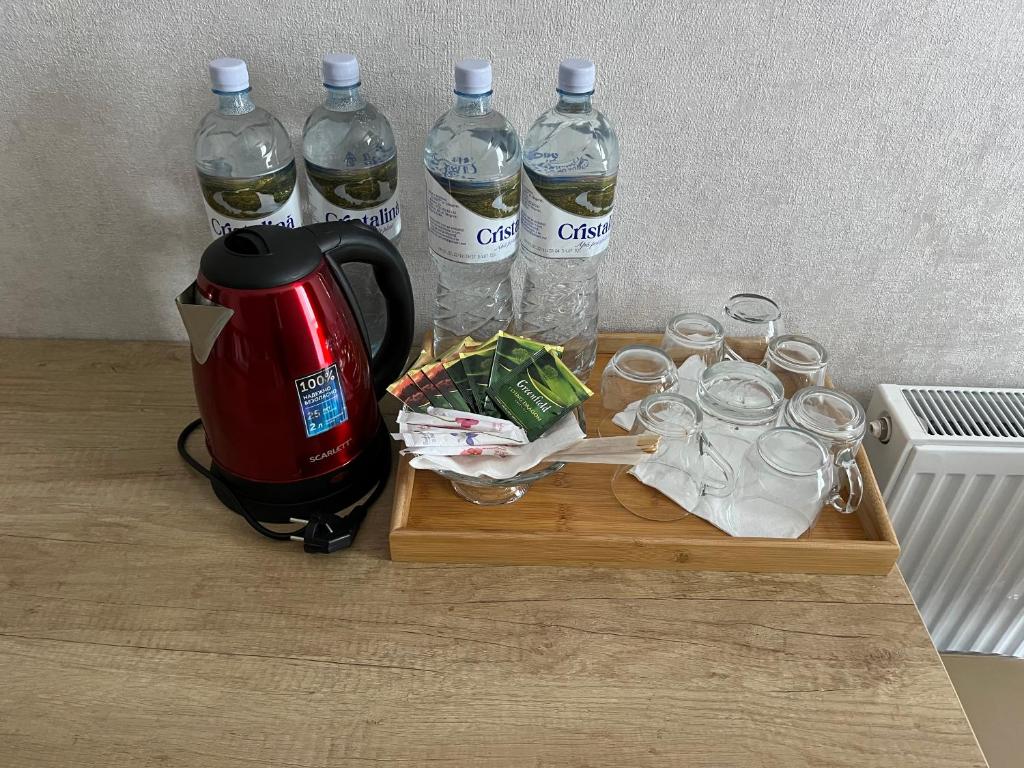 Příslušenství pro přípravu čaje a kávy v ubytování Elite Hotel