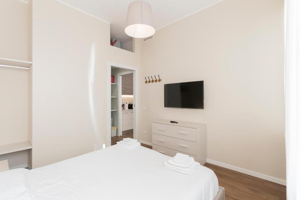 Telewizja i/lub zestaw kina domowego w obiekcie Via Torino Apartment 3