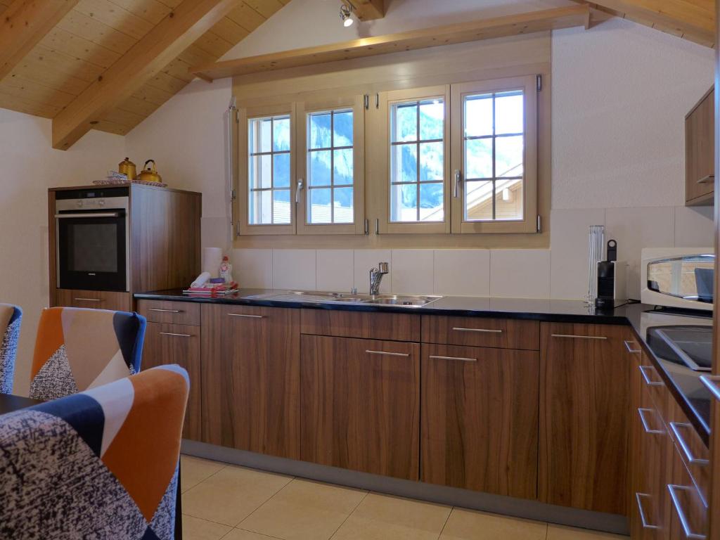 Kuchyň nebo kuchyňský kout v ubytování Apartment Staubbach by Interhome