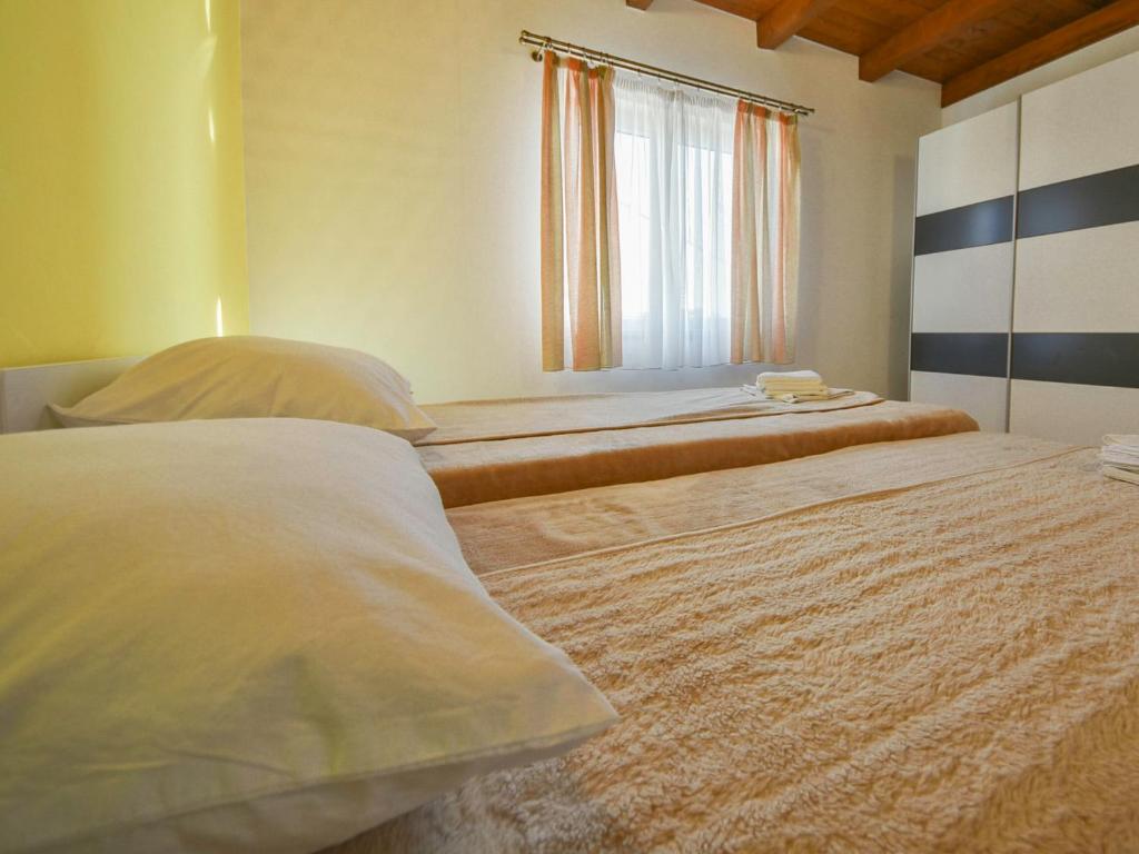 Posteľ alebo postele v izbe v ubytovaní Apartment Anić-4 by Interhome