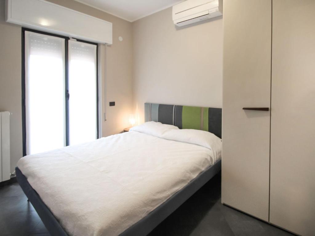 A bed or beds in a room at Holiday Home Dada by Interhome