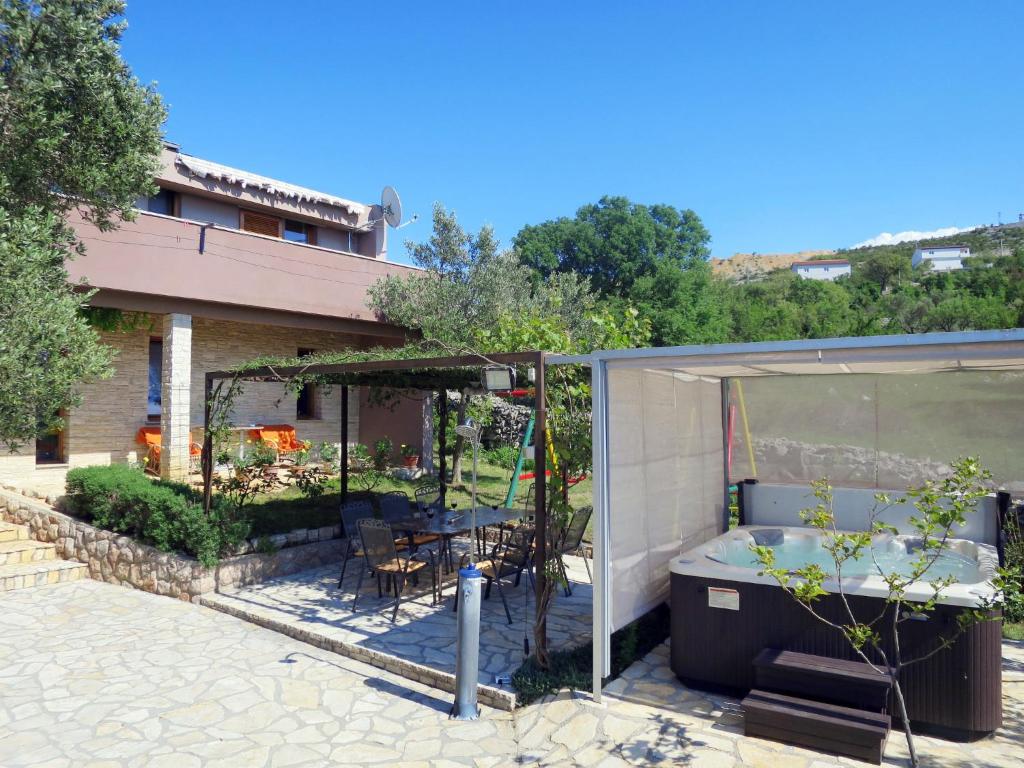 Vonkajšia záhrada v ubytovaní Holiday Home Valek by Interhome