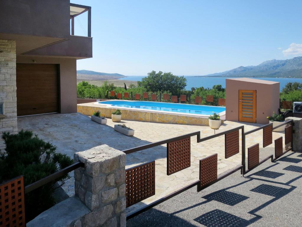 Bazén v ubytovaní Holiday Home Valek by Interhome alebo v jeho blízkosti